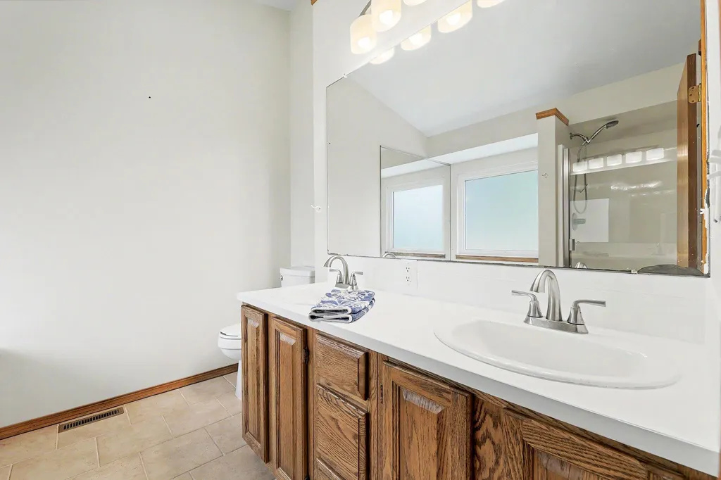 1707 E Oxford Circle Derby KS 67037