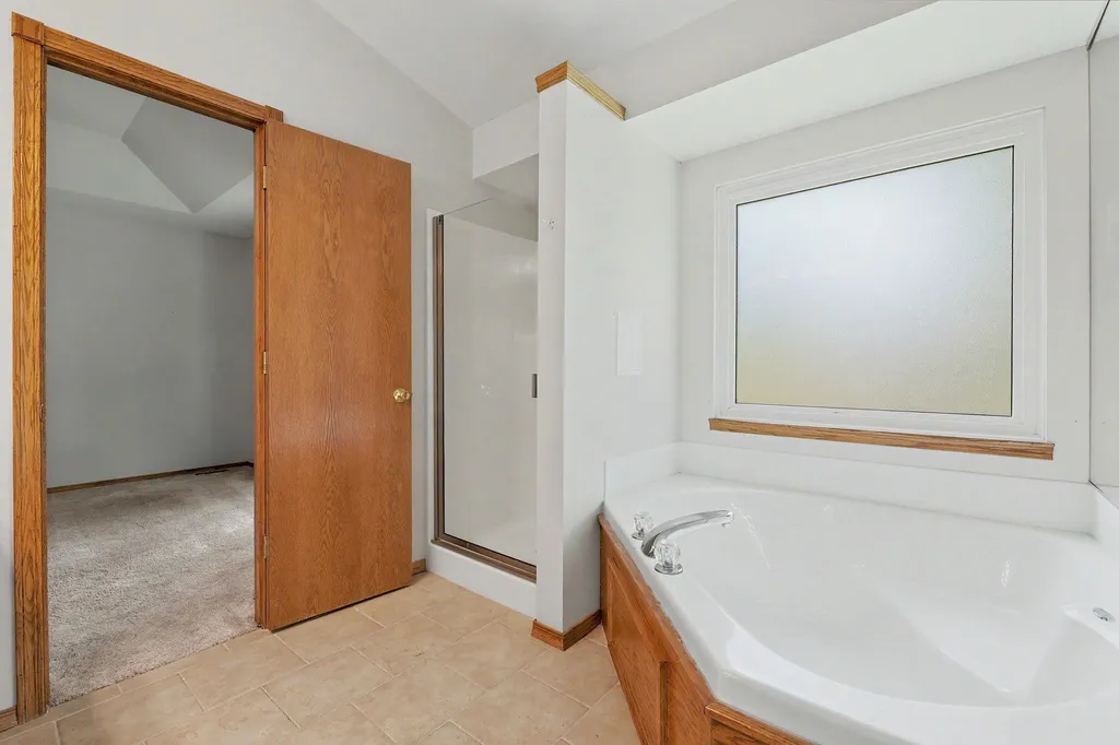 1707 E Oxford Circle Derby KS 67037