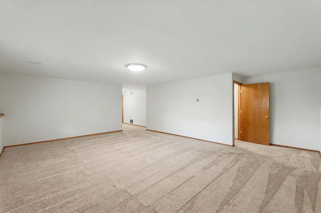 1707 E Oxford Circle Derby KS 67037