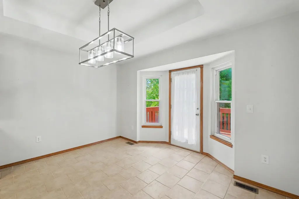 1707 E Oxford Circle Derby KS 67037