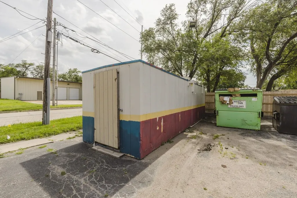 503 N West Wichita KS 67203