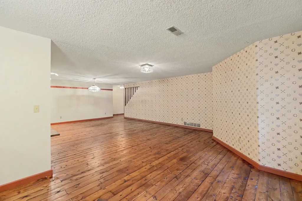 2735 S Carrwood Wichita KS 67215
