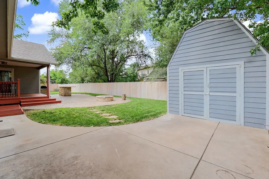 2735 S Carrwood Wichita KS 67215