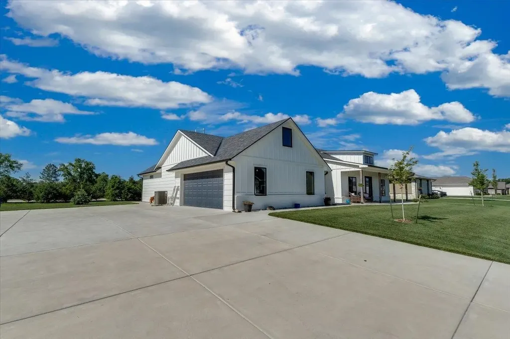1521 E Elk Ridge Avenue Goddard KS 67052