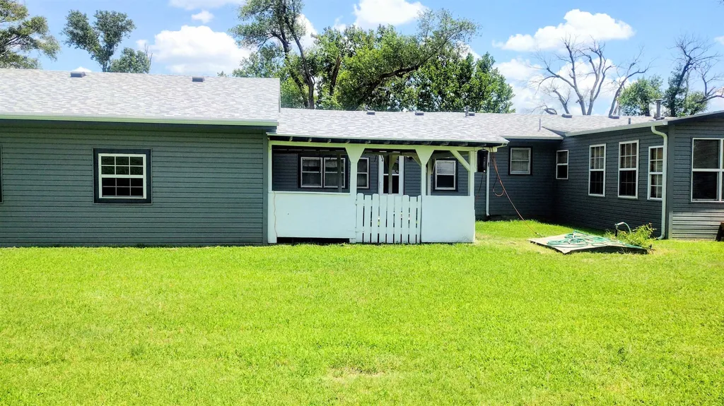 501 Westridge Hutchinson KS 67501