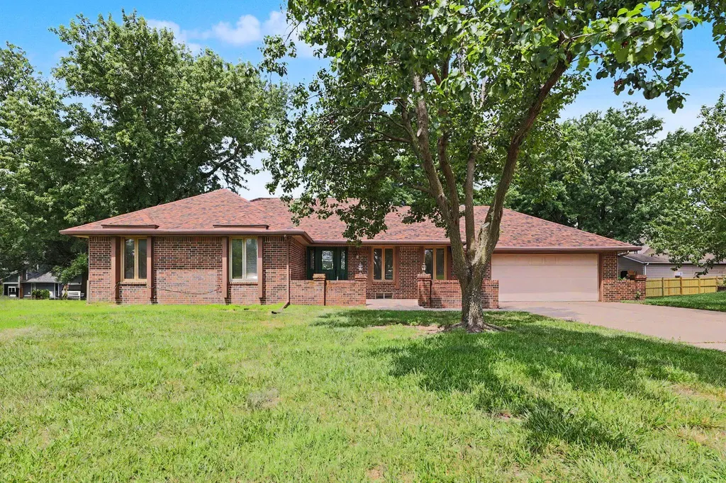 701 N Oak Forest Lane Derby KS 67037-2119