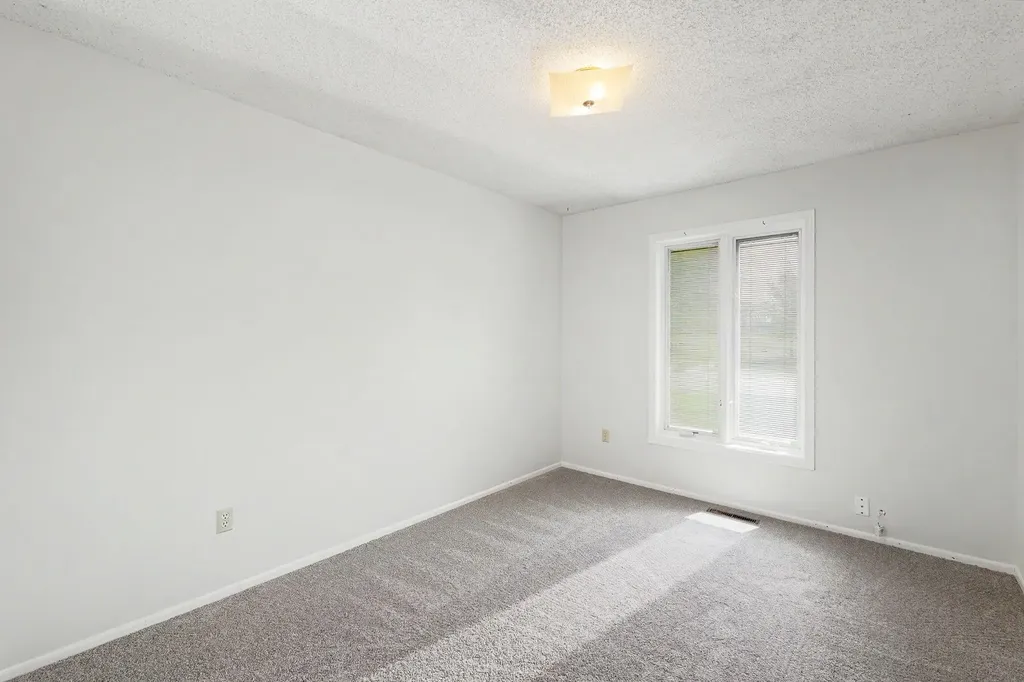 701 N Oak Forest Lane Derby KS 67037-2119