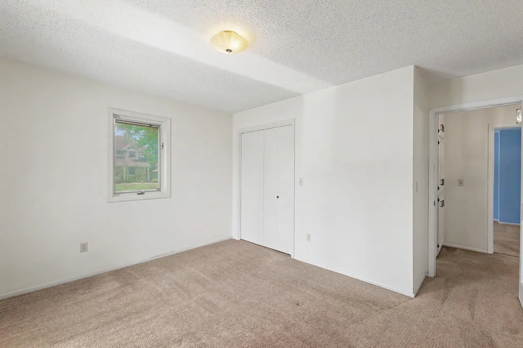 701 N Oak Forest Lane Derby KS 67037-2119