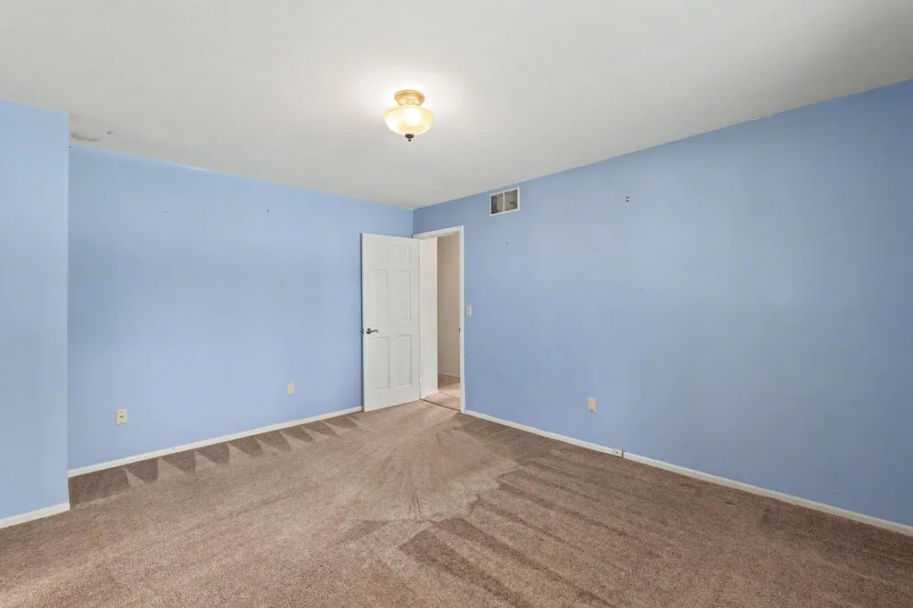 701 N Oak Forest Lane Derby KS 67037-2119