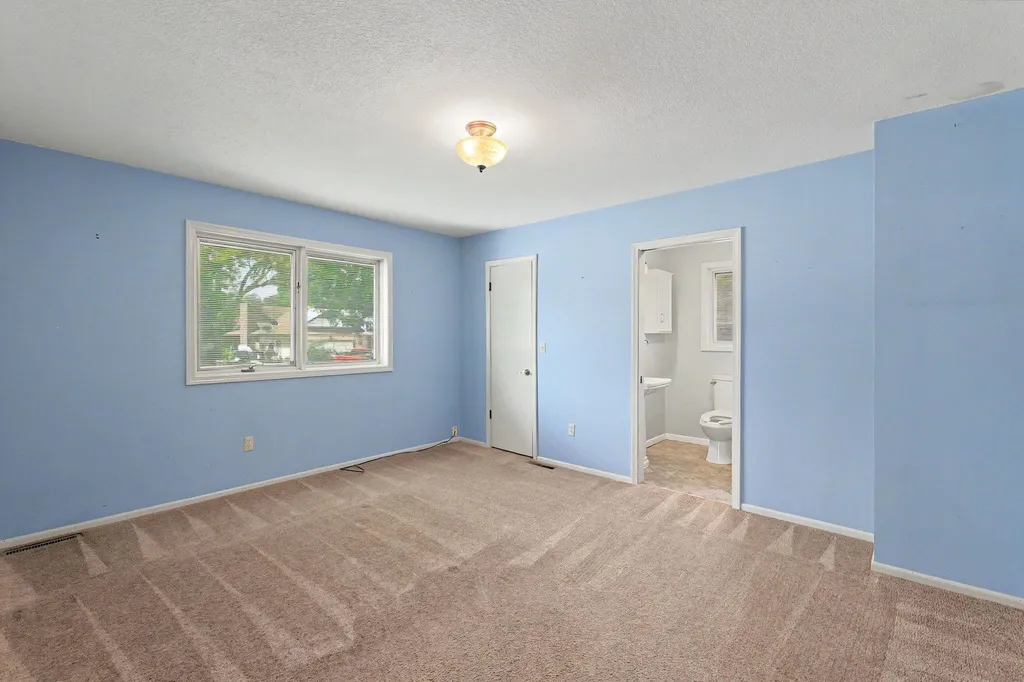 701 N Oak Forest Lane Derby KS 67037-2119
