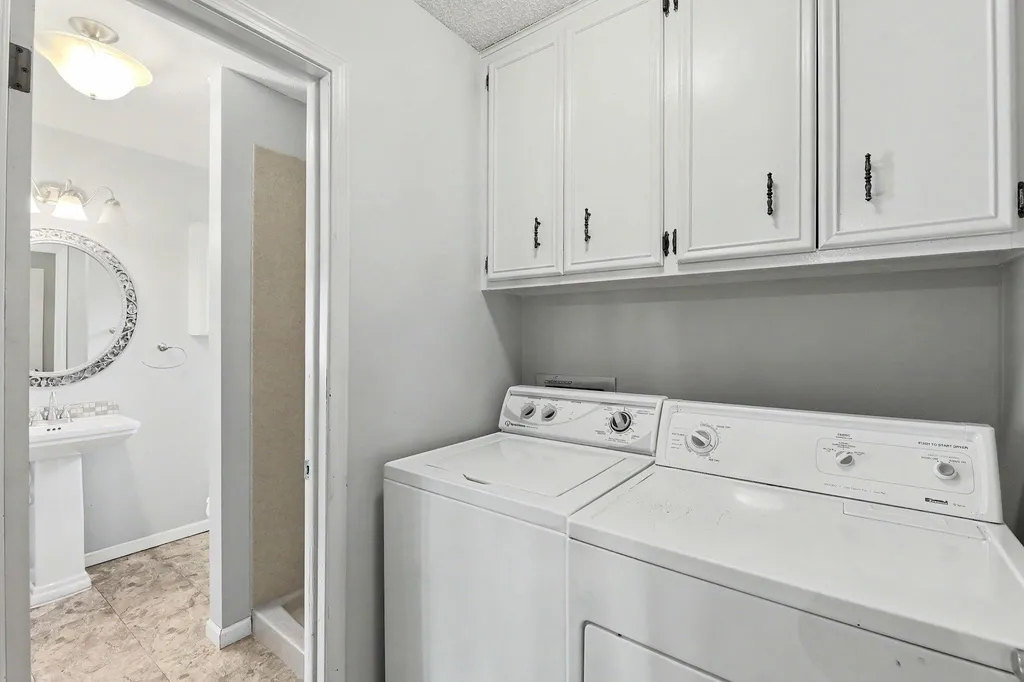 701 N Oak Forest Lane Derby KS 67037-2119