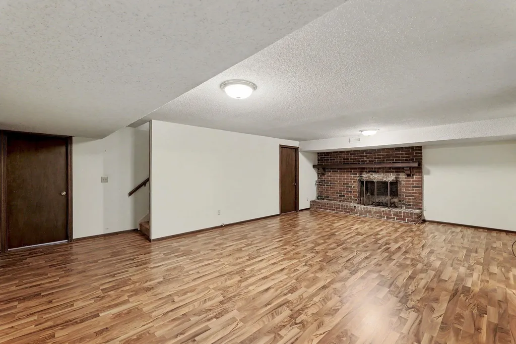 701 N Oak Forest Lane Derby KS 67037-2119