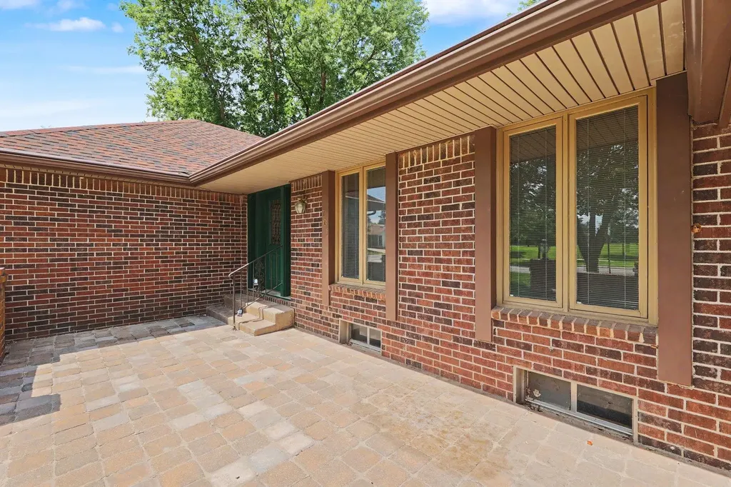 701 N Oak Forest Lane Derby KS 67037-2119
