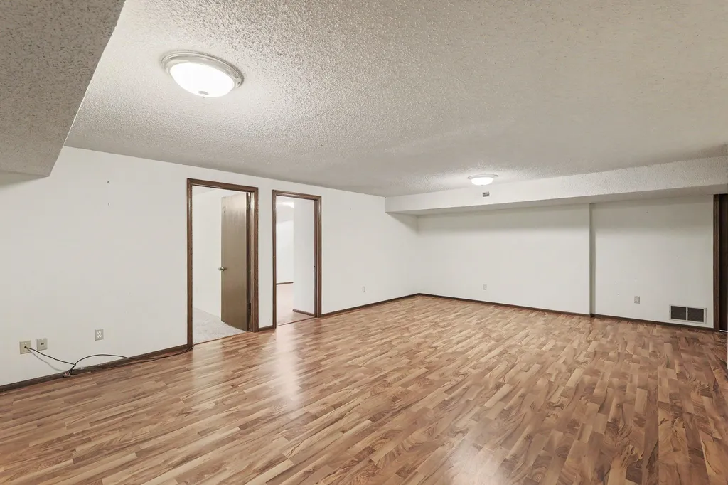 701 N Oak Forest Lane Derby KS 67037-2119