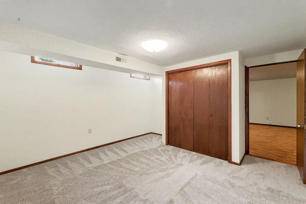 701 N Oak Forest Lane Derby KS 67037-2119