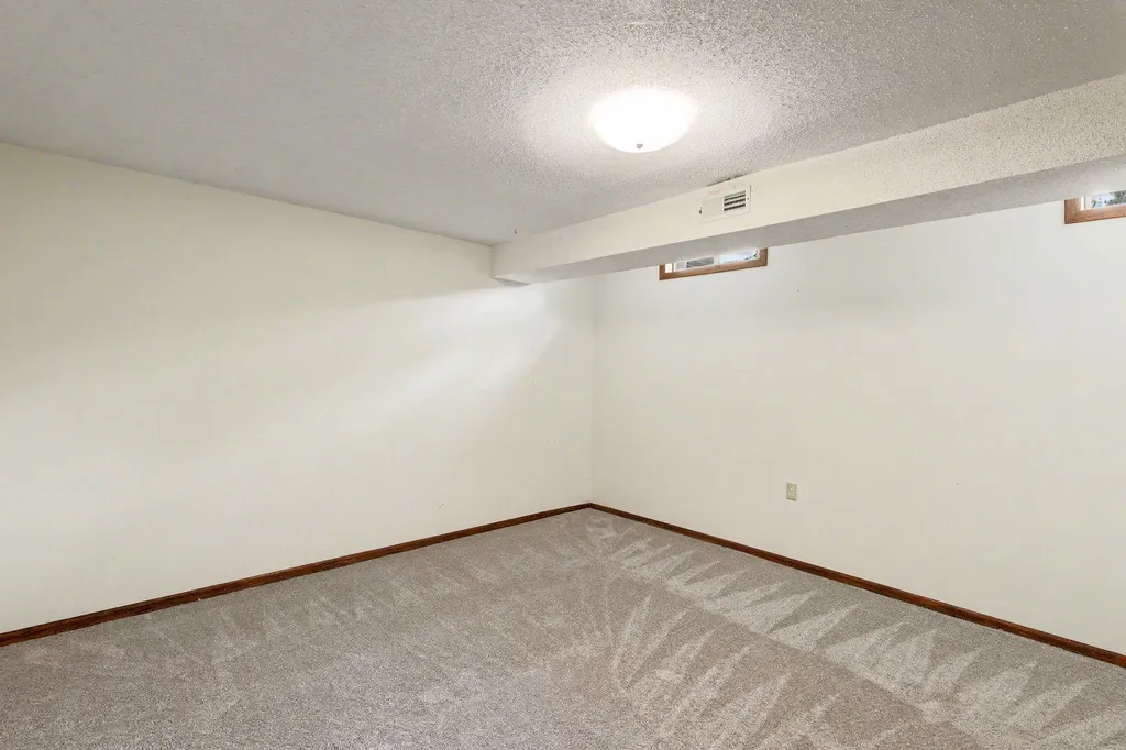 701 N Oak Forest Lane Derby KS 67037-2119