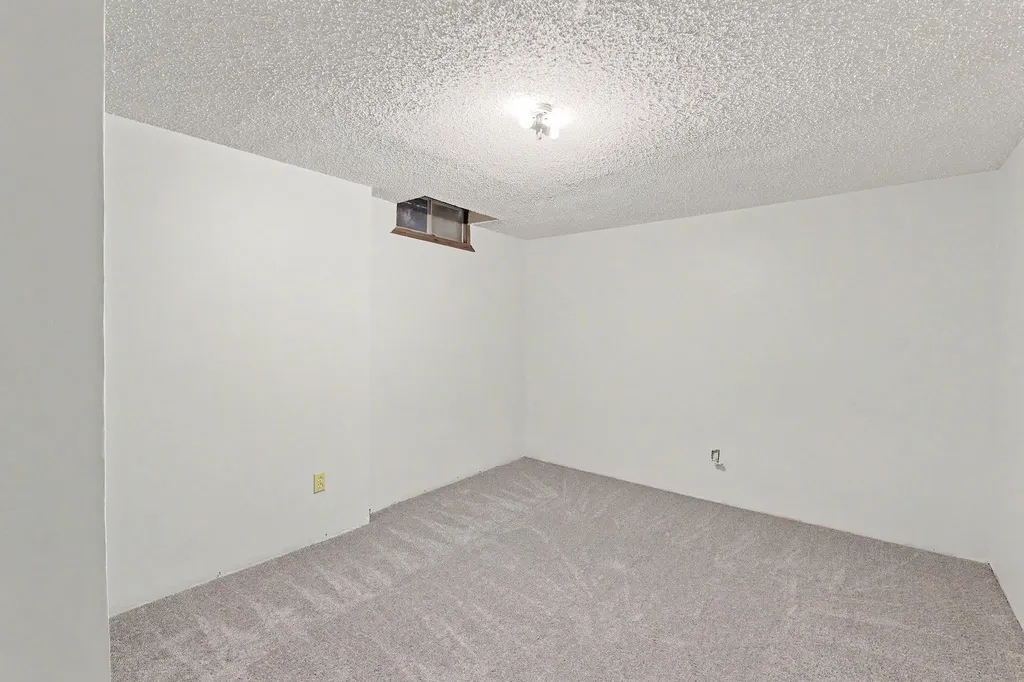701 N Oak Forest Lane Derby KS 67037-2119