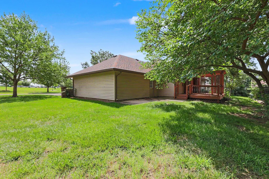 701 N Oak Forest Lane Derby KS 67037-2119