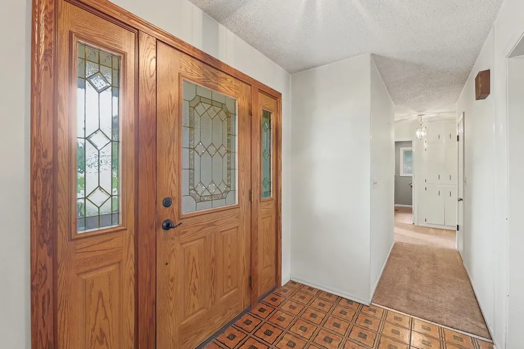 701 N Oak Forest Lane Derby KS 67037-2119
