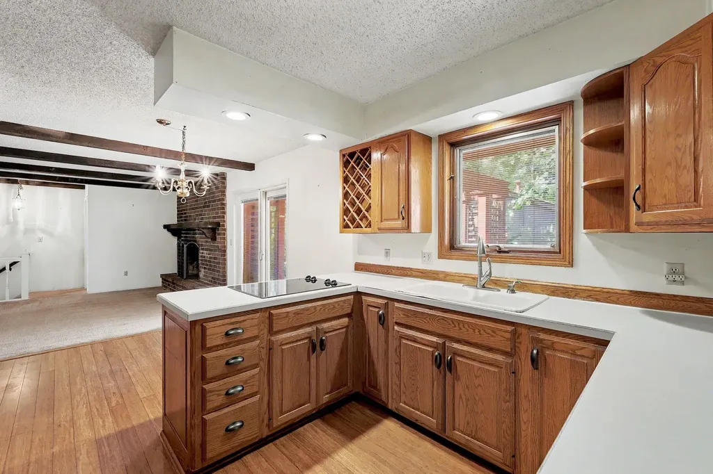 701 N Oak Forest Lane Derby KS 67037-2119