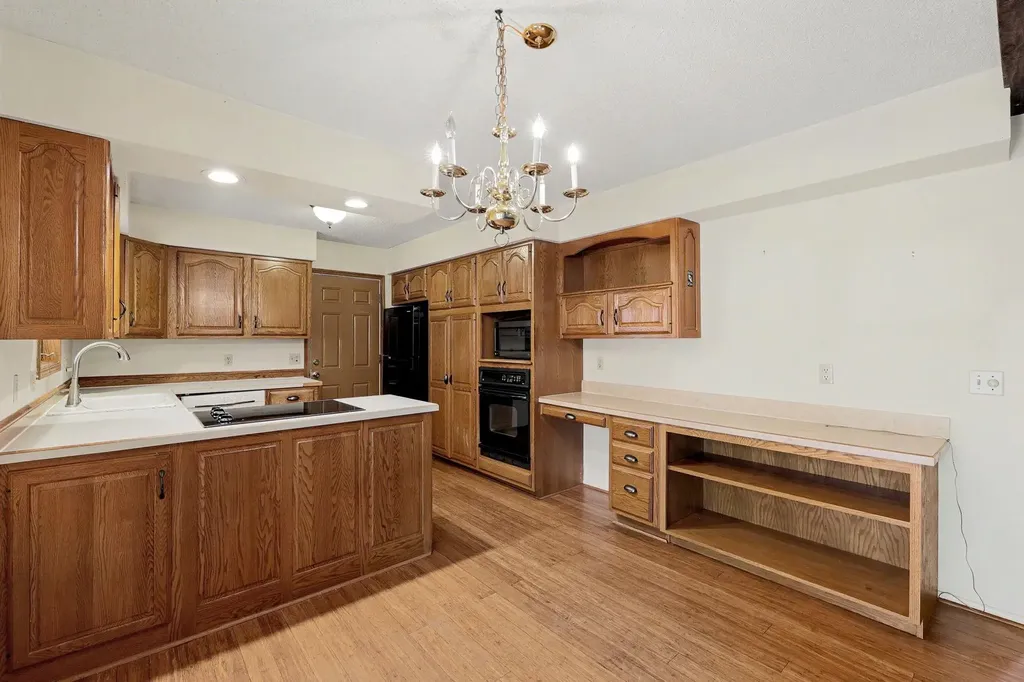701 N Oak Forest Lane Derby KS 67037-2119