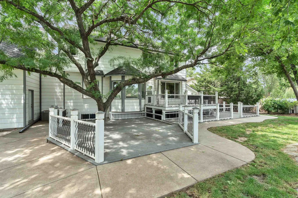 9438 W Sterling Court Wichita KS 67205