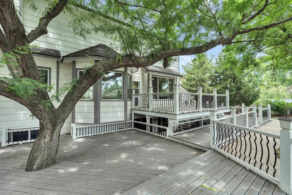 9438 W Sterling Court Wichita KS 67205