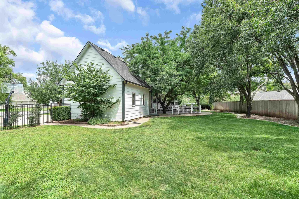 9438 W Sterling Court Wichita KS 67205