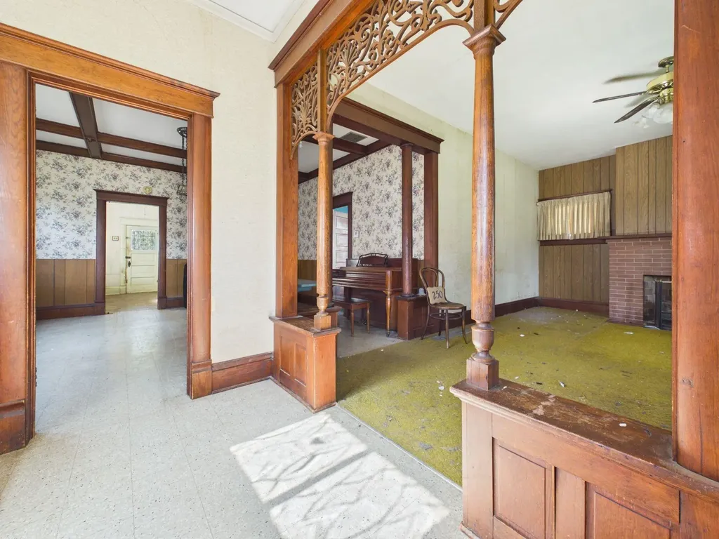 205 W 10th Avenue Hutchinson KS 67501