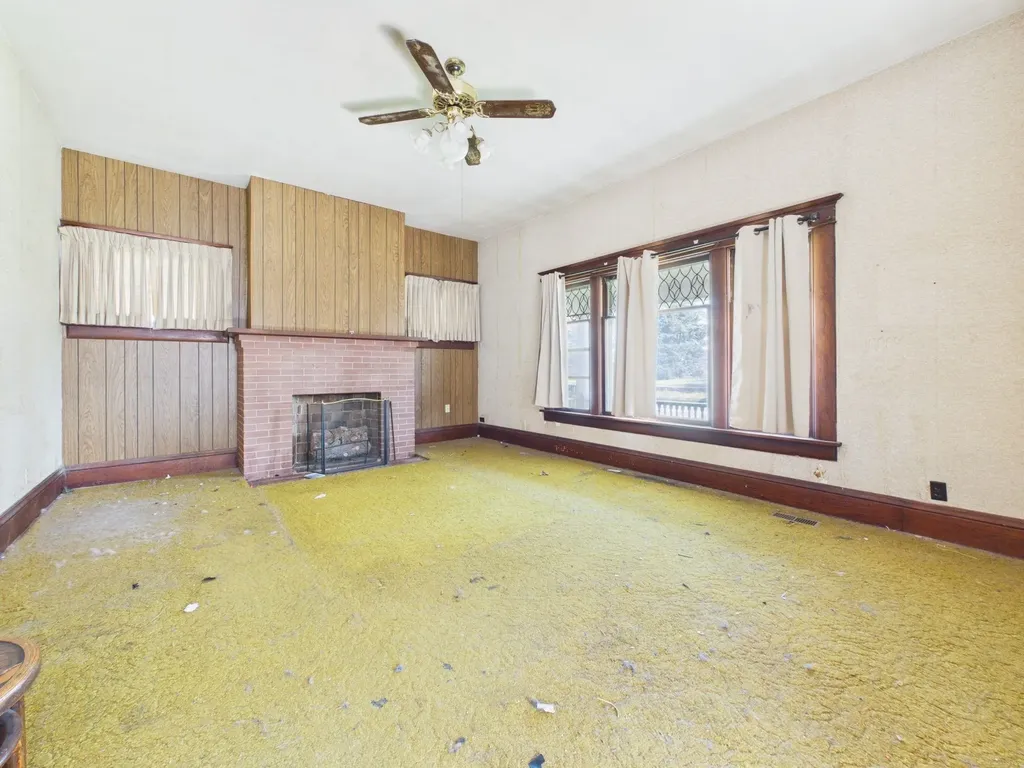 205 W 10th Avenue Hutchinson KS 67501