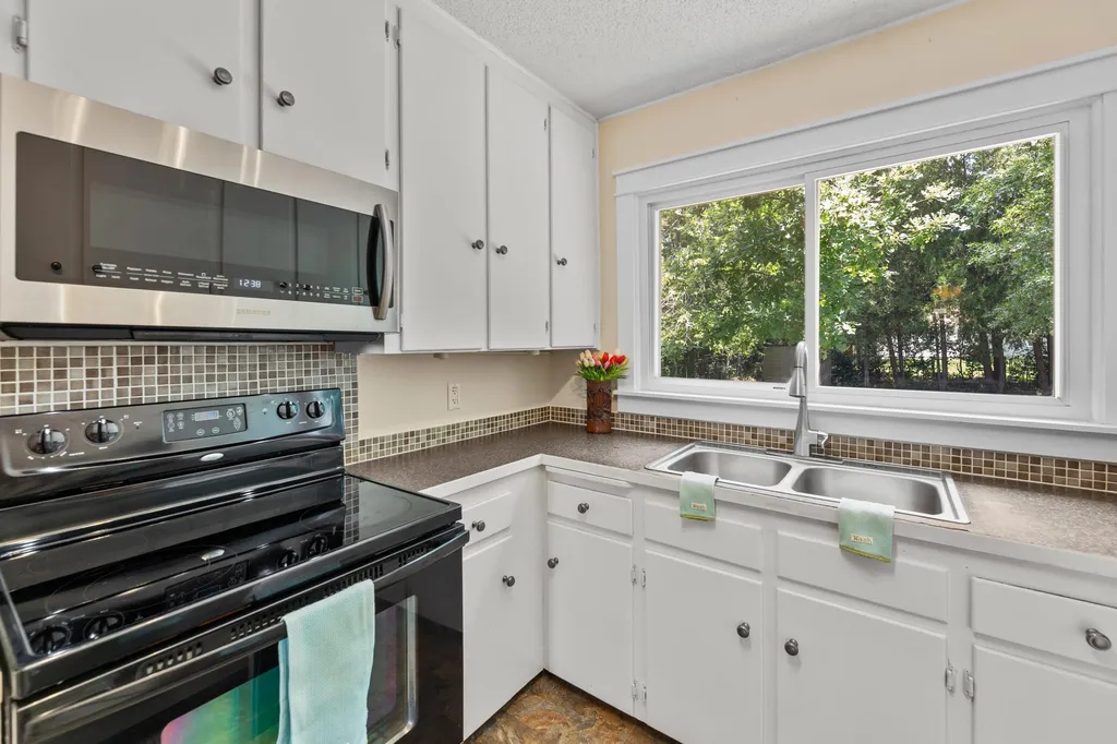 826 Parkwood Wichita KS 67208