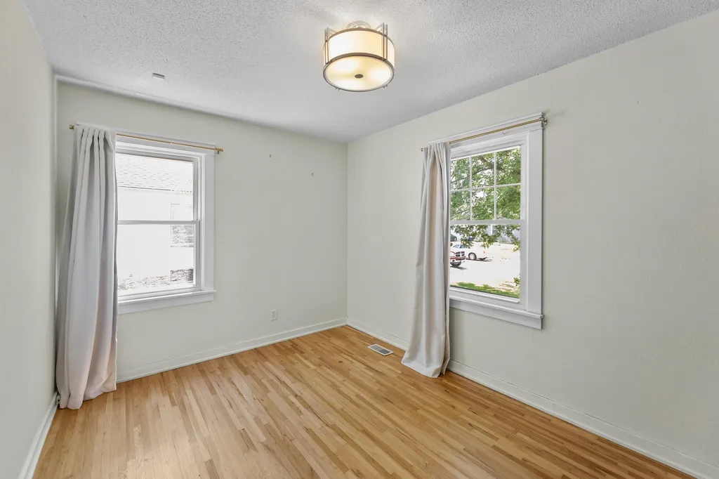 826 Parkwood Wichita KS 67208