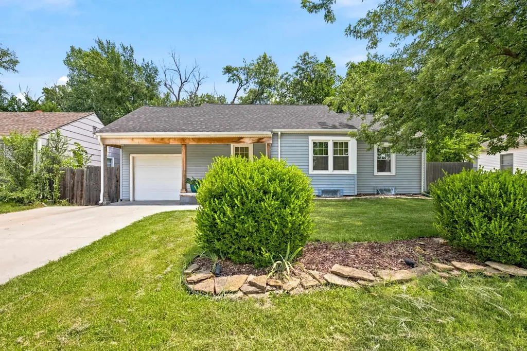 826 Parkwood Wichita KS 67208