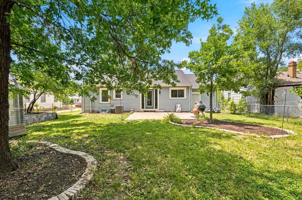 826 Parkwood Wichita KS 67208