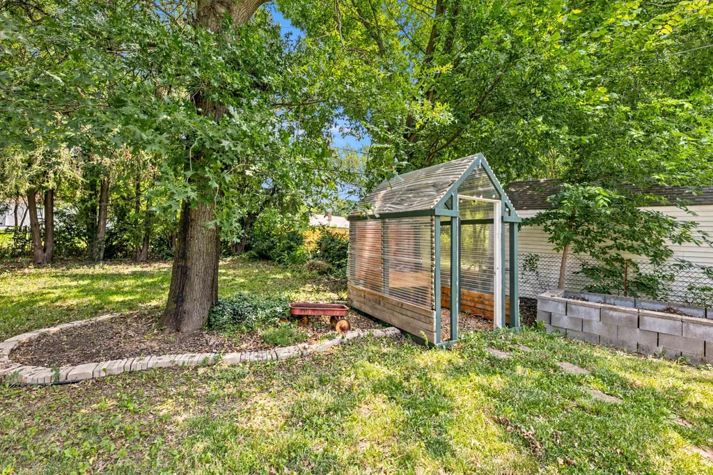 826 Parkwood Wichita KS 67208