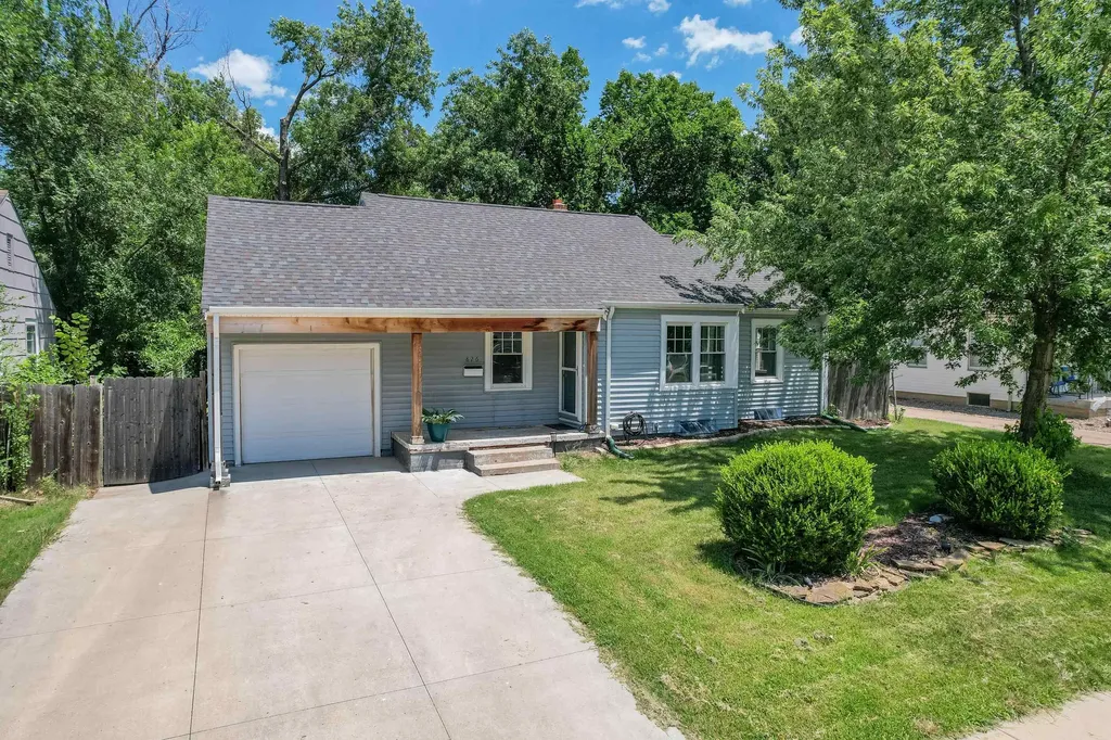 826 Parkwood Wichita KS 67208