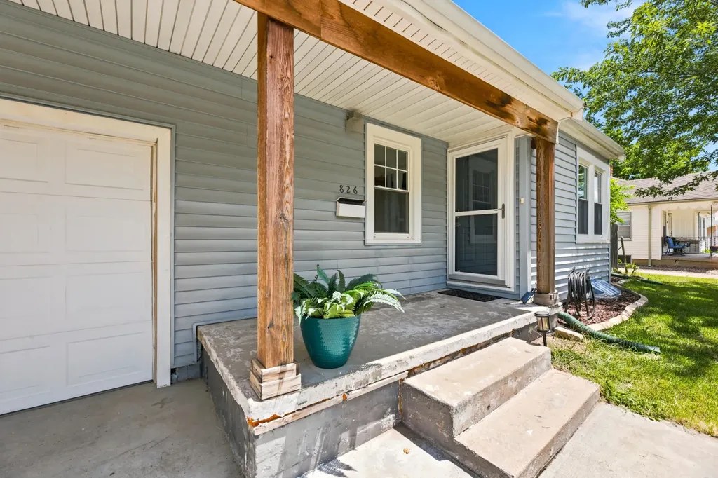 826 Parkwood Wichita KS 67208
