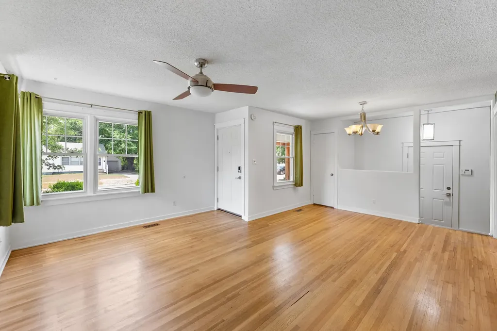 826 Parkwood Wichita KS 67208