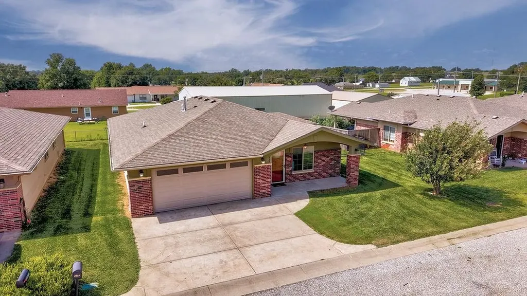 2209 Cottonwood Lane Winfield KS 67156