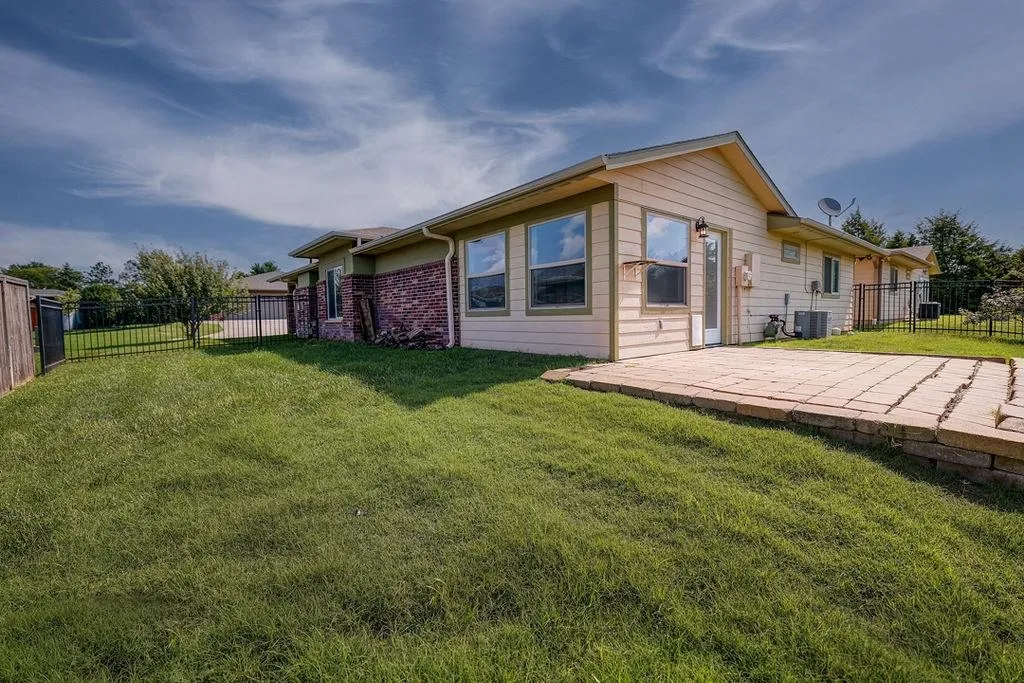 2209 Cottonwood Lane Winfield KS 67156