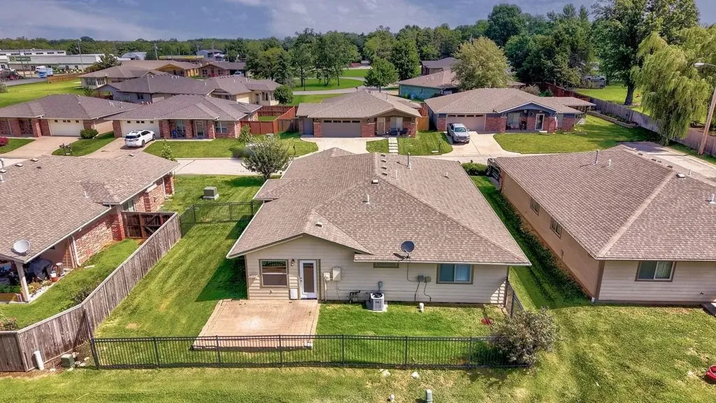 2209 Cottonwood Lane Winfield KS 67156