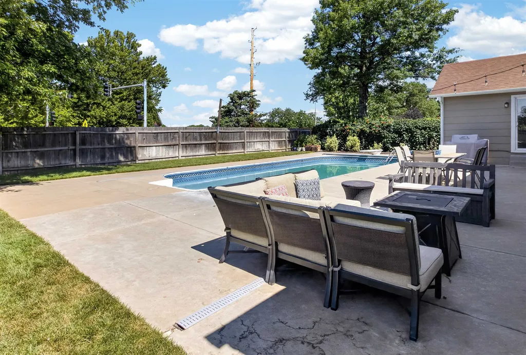 503 N Pine Grove Wichita KS 67212