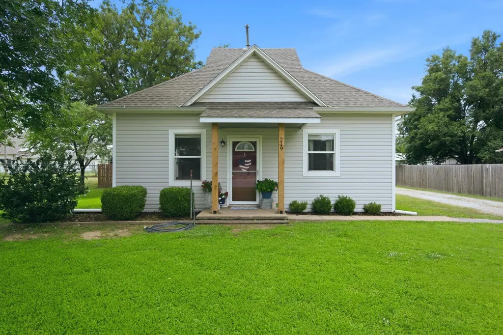 219 S Robbins Road Norwich KS 67118