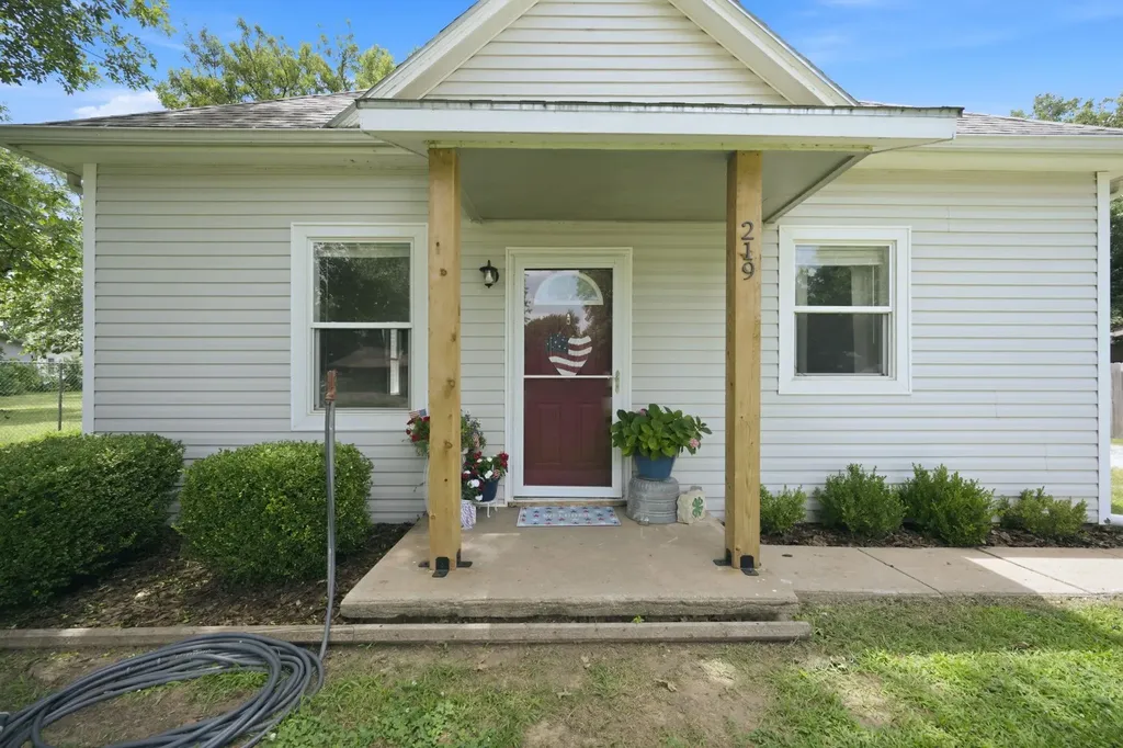 219 S Robbins Road Norwich KS 67118