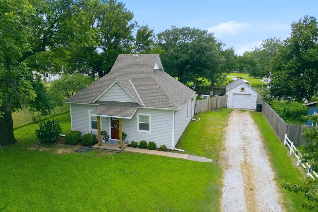 219 S Robbins Road Norwich KS 67118
