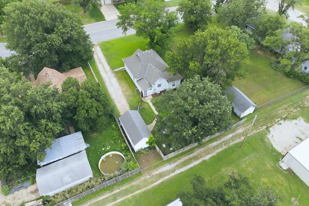 219 S Robbins Road Norwich KS 67118