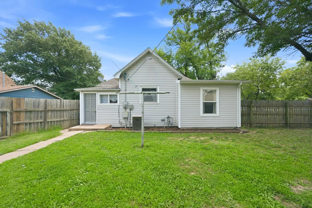 219 S Robbins Road Norwich KS 67118