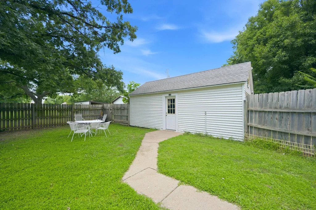 219 S Robbins Road Norwich KS 67118