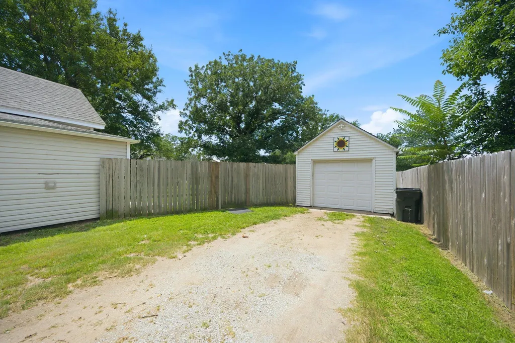 219 S Robbins Road Norwich KS 67118