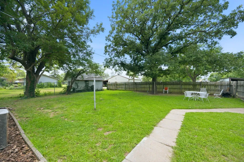219 S Robbins Road Norwich KS 67118